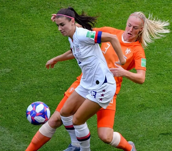 巴西足球女队攻击力爆发，豪取胜利进决赛