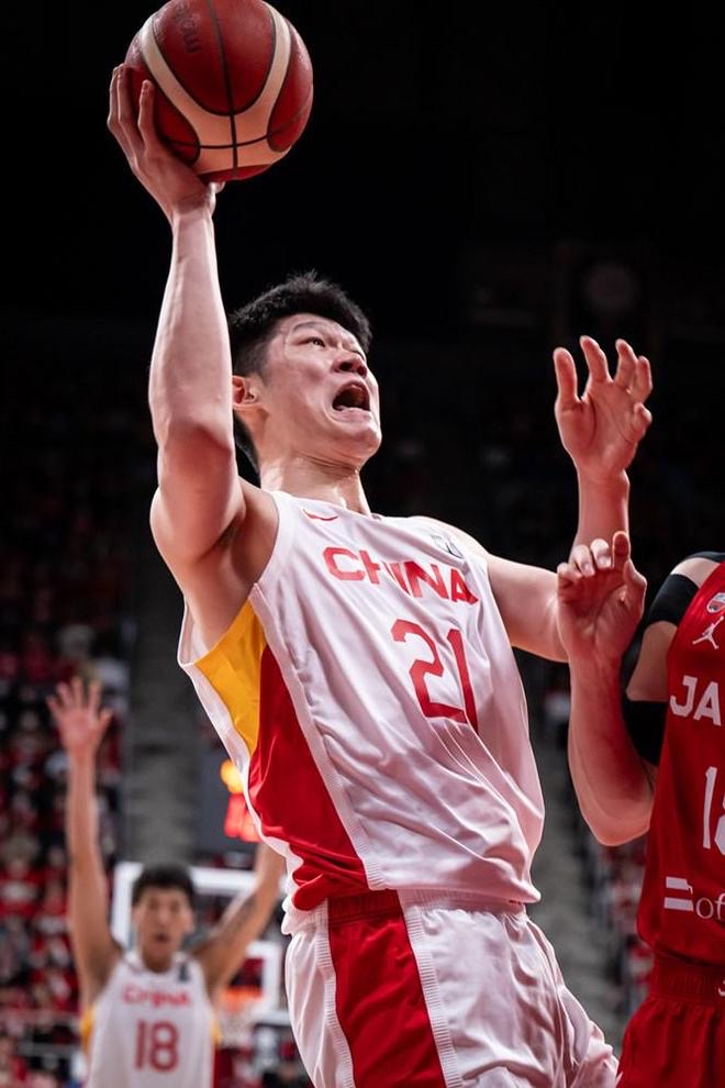 包含吉林男篮主场失利，排名继续下滑的词条