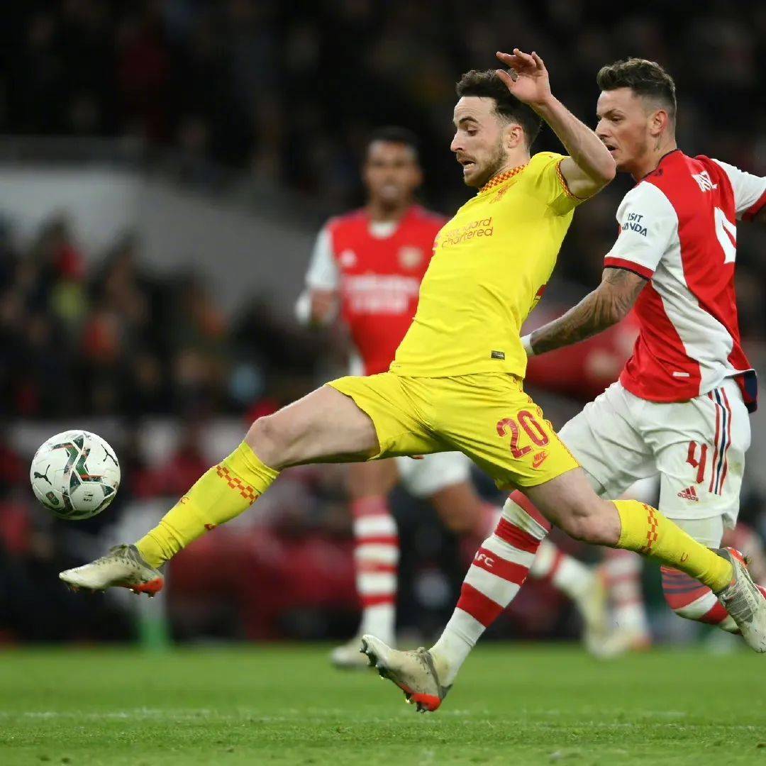 利物浦的明星球员正准备在比赛中大放异彩的简单介绍