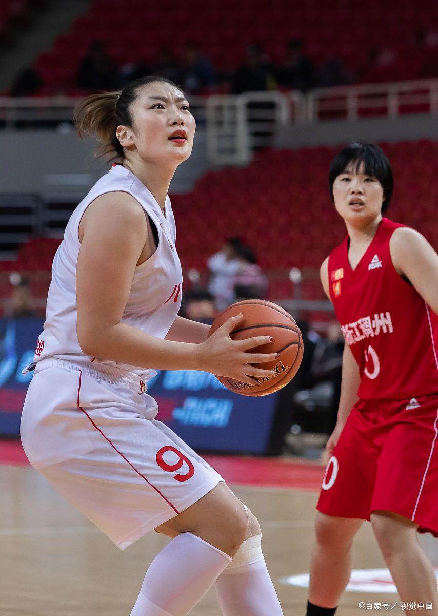 包含委内瑞拉女篮选手因伤退出赛季，加入康复训练的词条