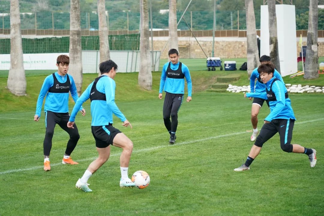 包含大连人全队训练暖场,备战关键对决的词条 包含大连人全队训练暖场,备战关键对决的词条