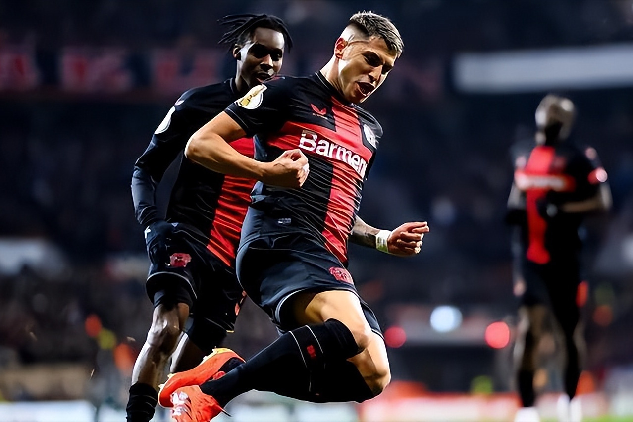 勒沃库森队员投入训练，备战比赛的简单介绍