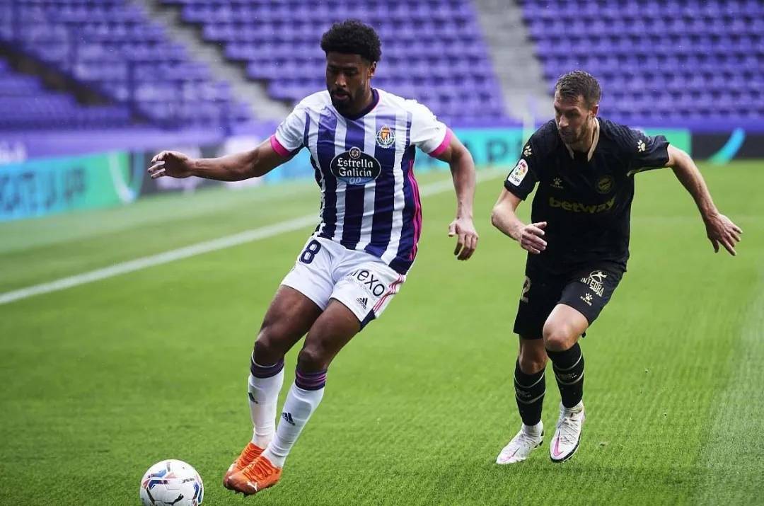 包含斯佩齐亚逆转获胜，实力逐渐凸显的词条