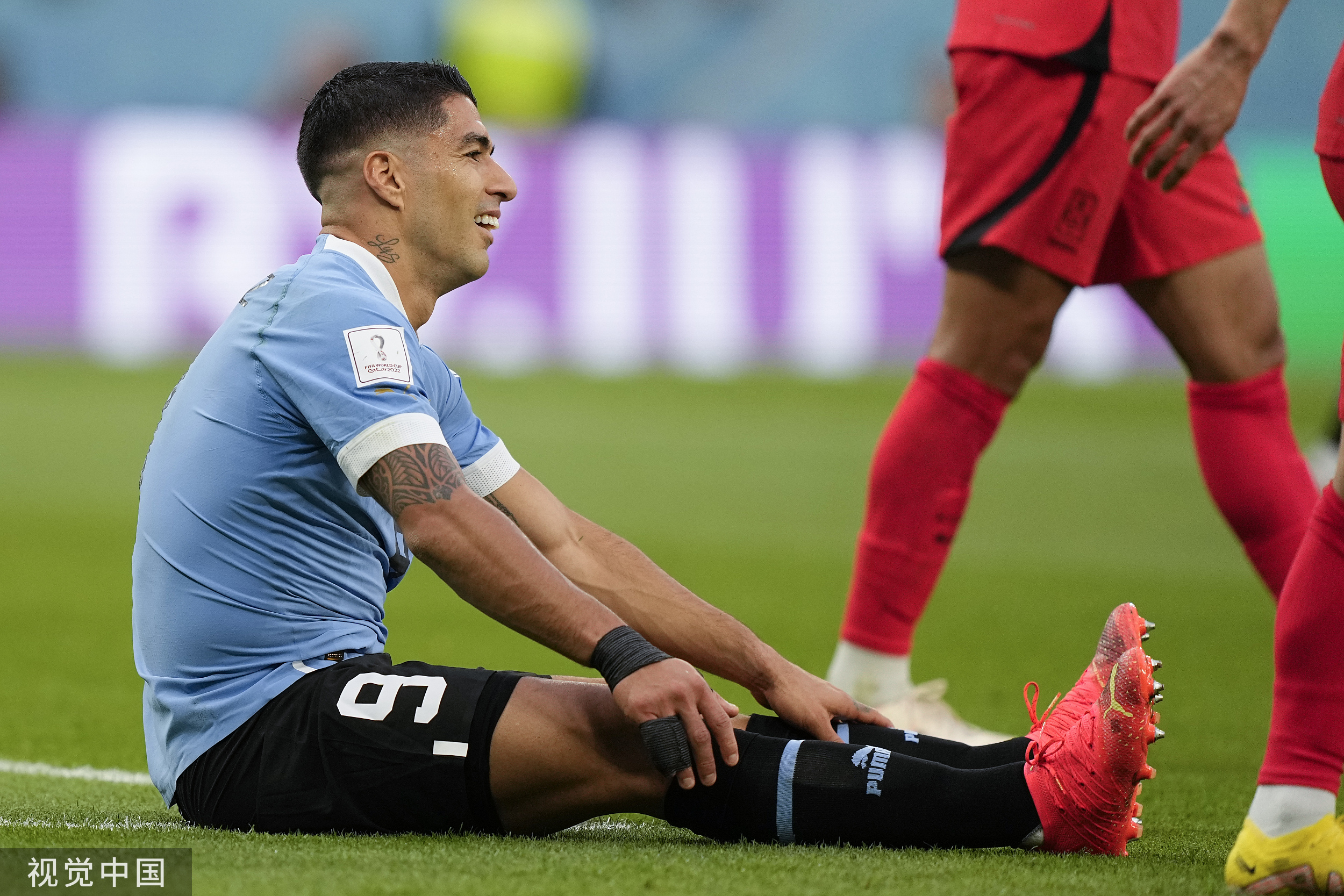 乌拉圭翻盘日本，苏亚雷斯三分雨点燃全场的简单介绍