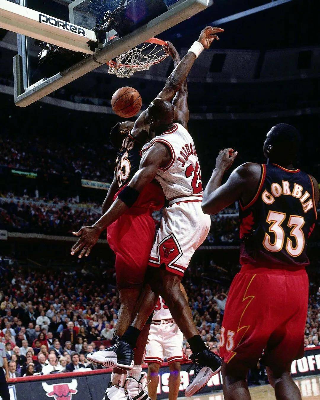 关于勇士完胜公牛，德罗赞惊艳四座的信息