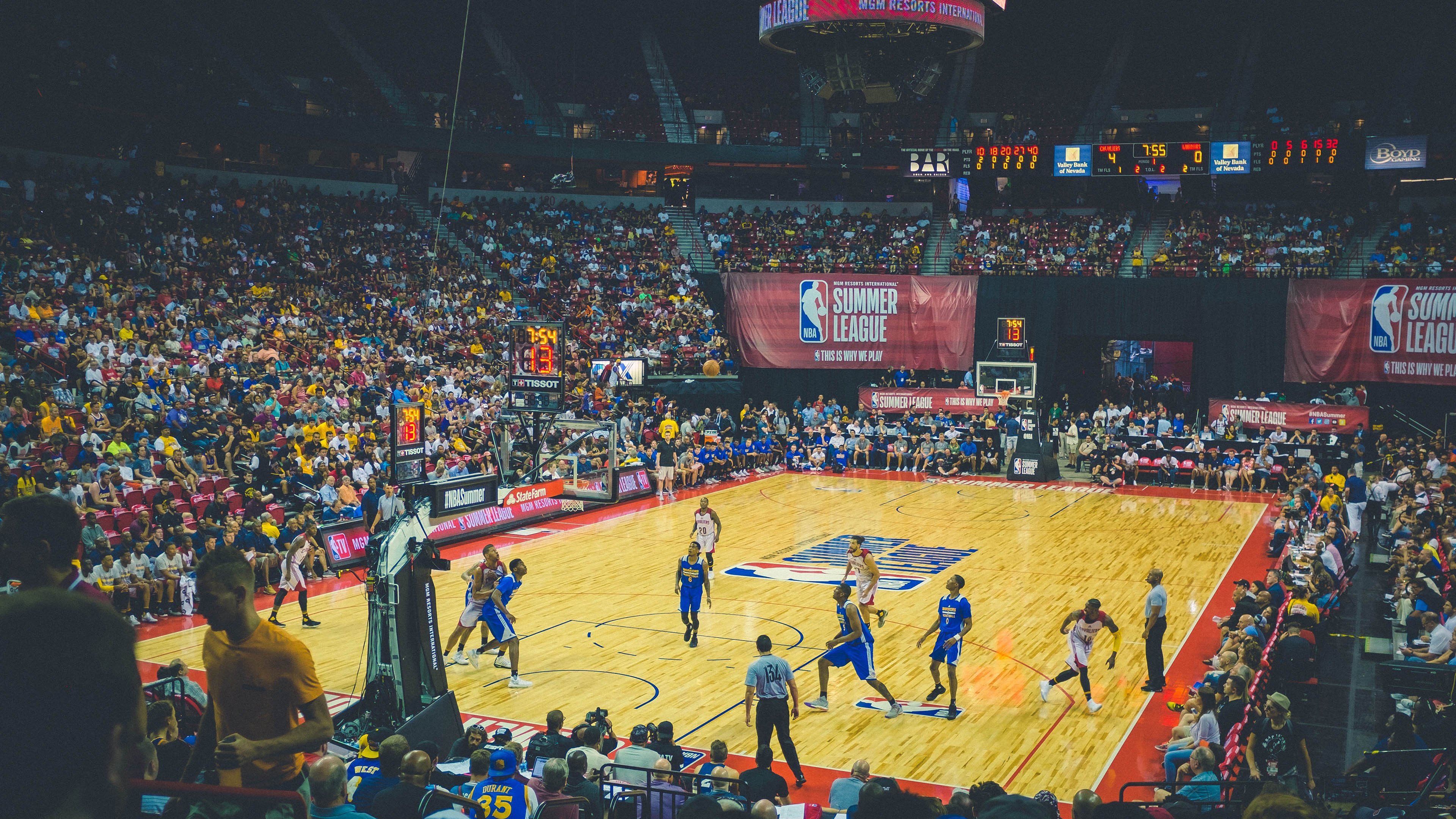 库里比赛走势一手掌控，火箭狂胜掘金