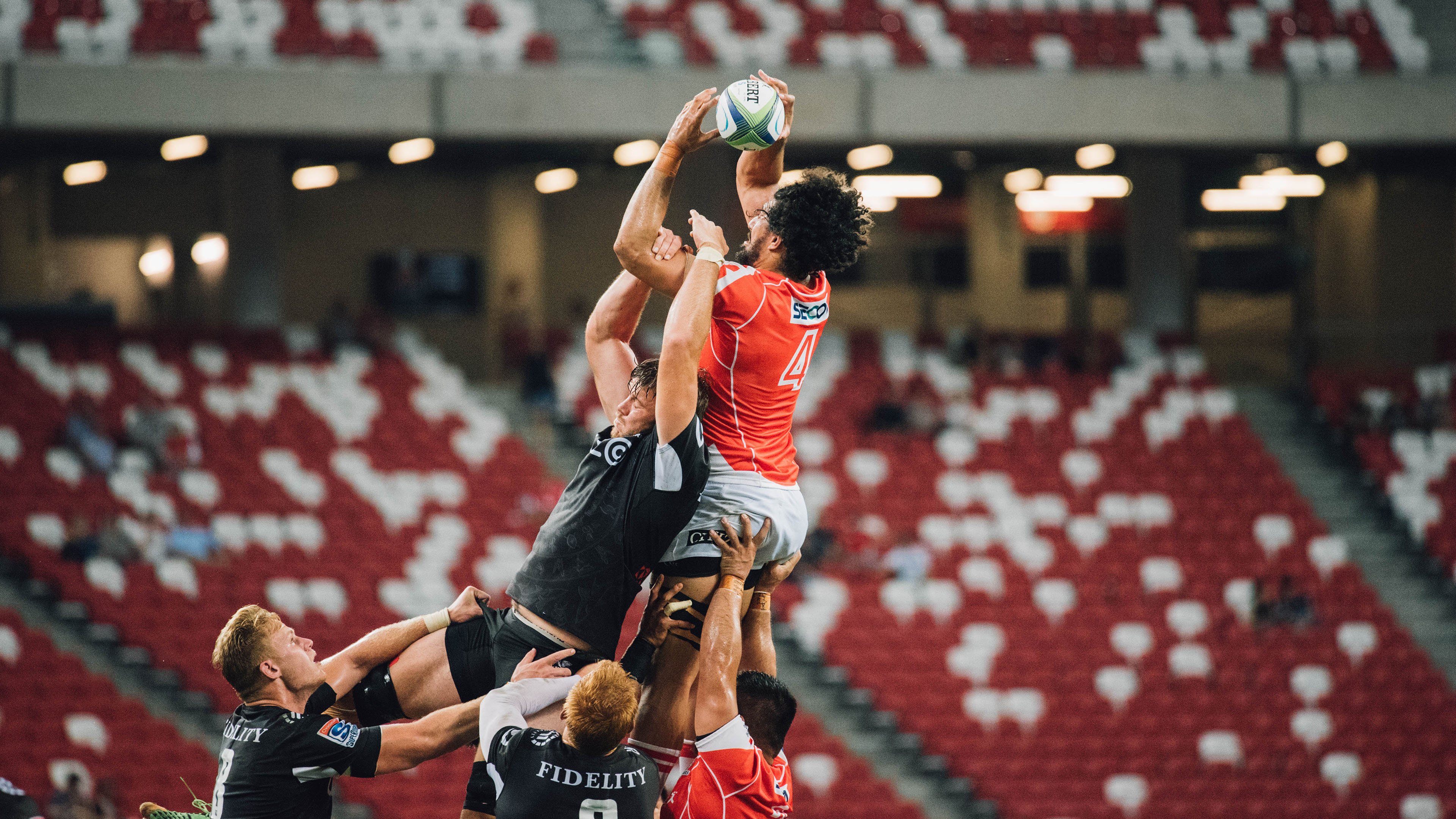 意甲焦点战之夜，霍勒迪关键节点连续得分，书写个人英雄主义新篇章