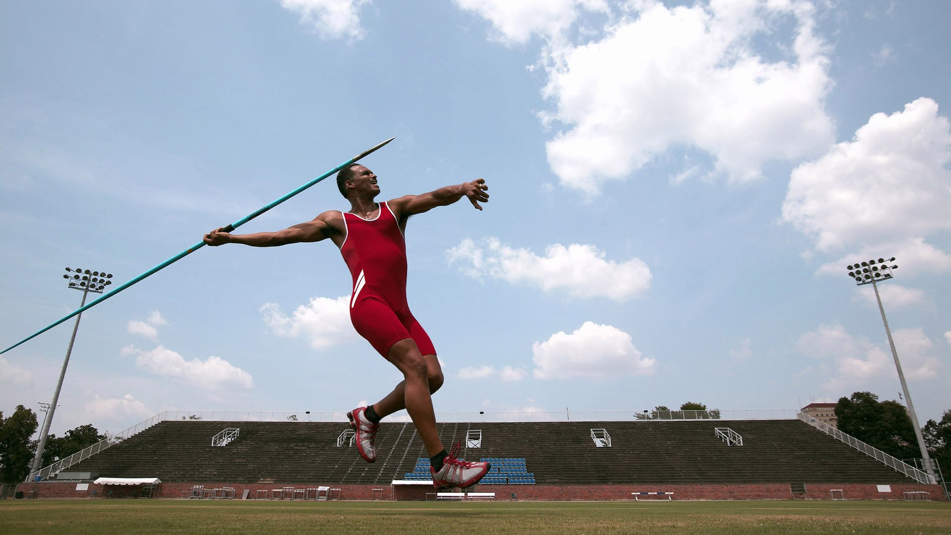欧冠半决赛之夜，恩比德持续制造杀伤，跨界竞技场上的统治力