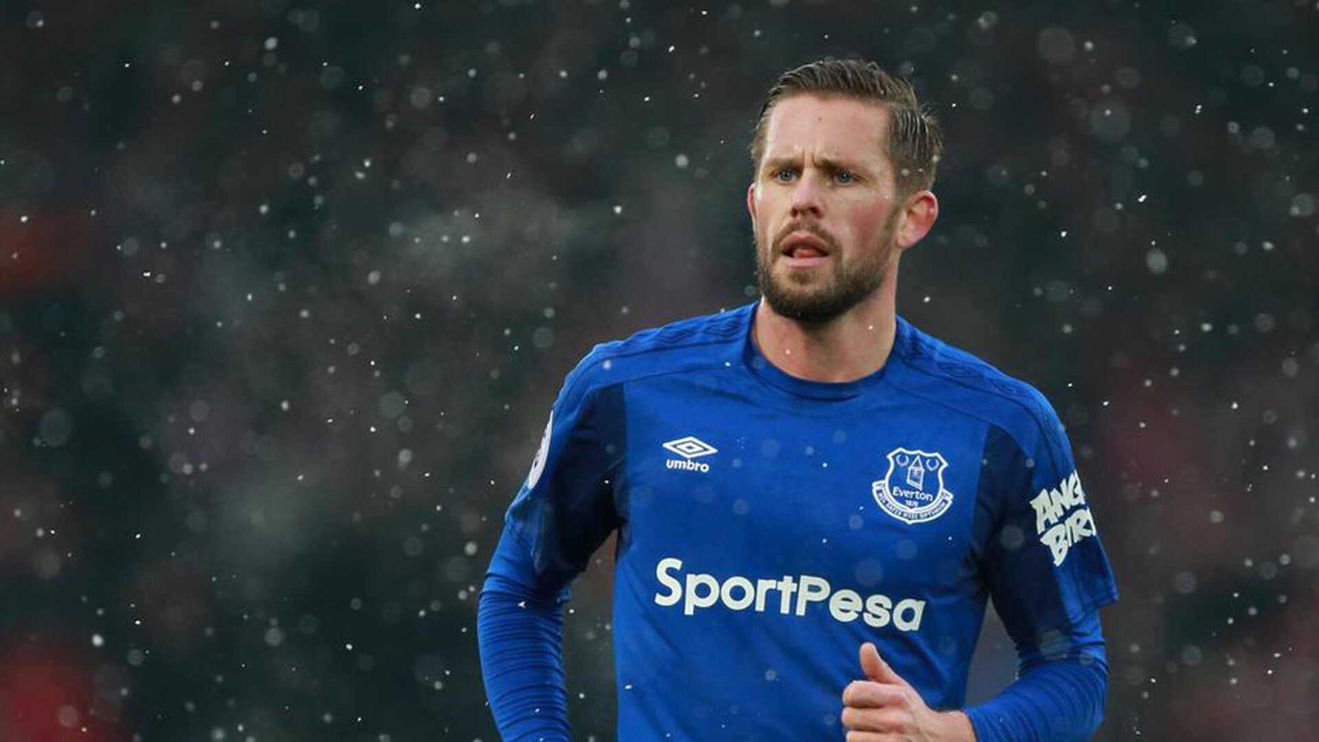 迪马利亚防守封神，波兰关键战突围澳大利亚的战术密码