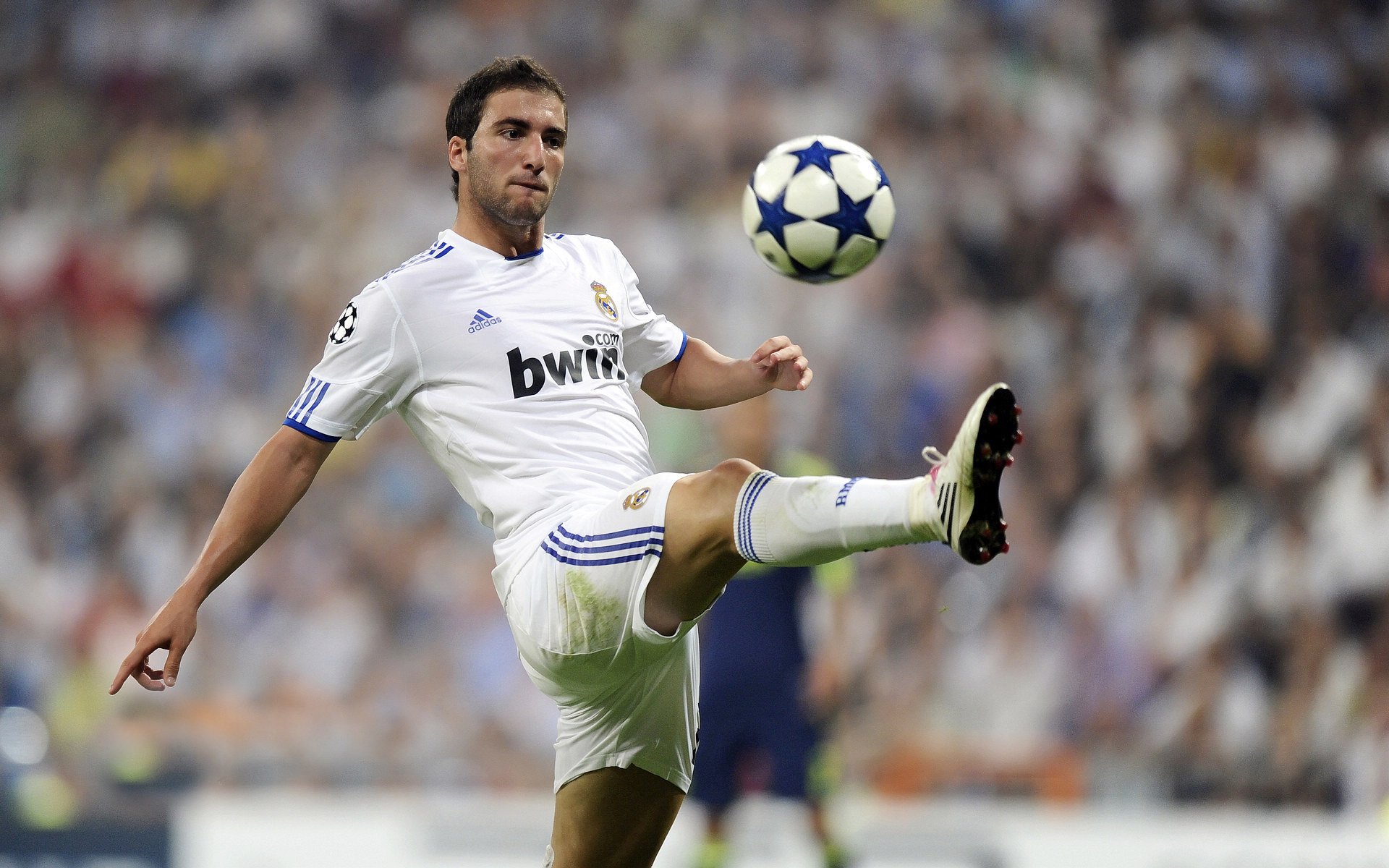 英超争冠焦点战，英格兰新星闪耀，曼城踏平多特蒙德